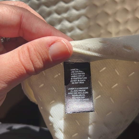 Essex Park pillow cover, 24 x 24 set of 2 - Picture 4 of 6